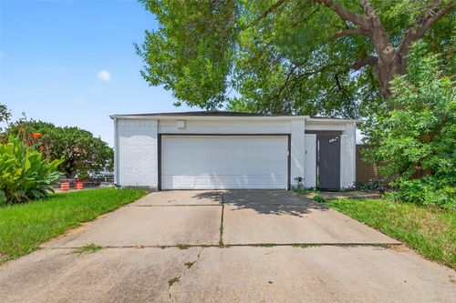 8538 Triple Crown Dr, Houston, TX, 77071-2435 | Card Image