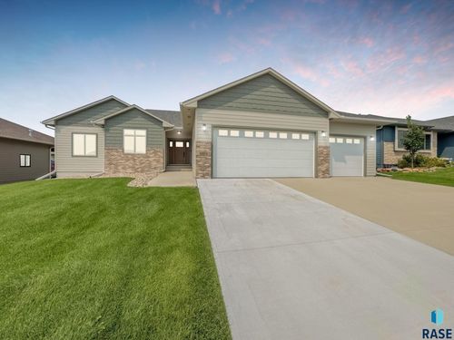 2813 S Maplewood Ave, Sioux Falls, SD, 57110-3311 | Card Image