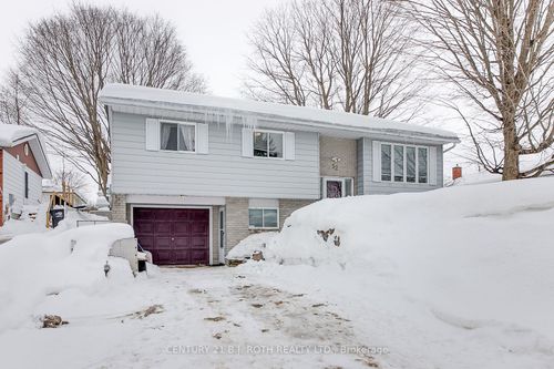 52 Bridle Rd, Penetanguishene, ON, L9M1J4 | Card Image