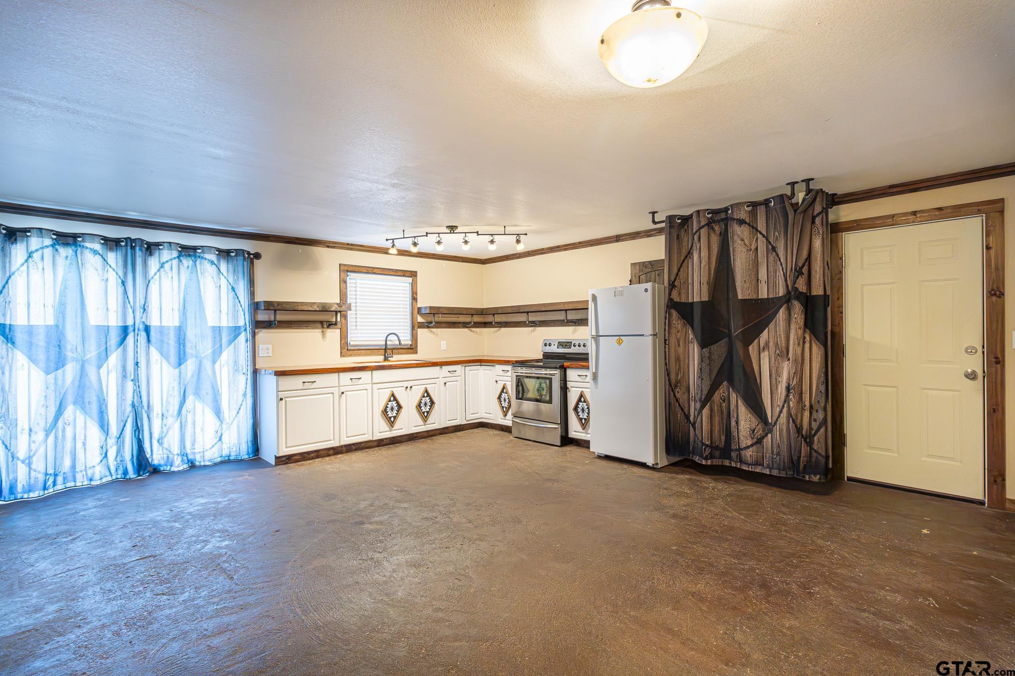 Residential Lease in Lindale 4