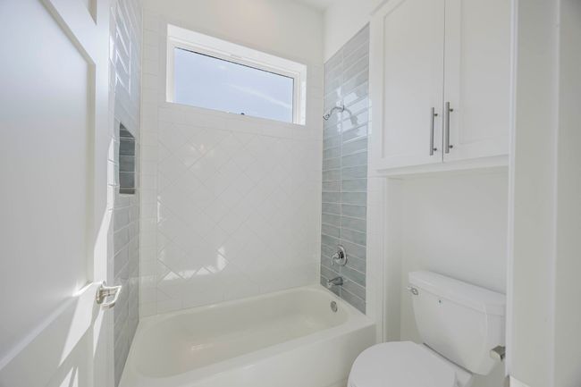 Full bath featuring shower / bathtub combination and toilet | Image 31