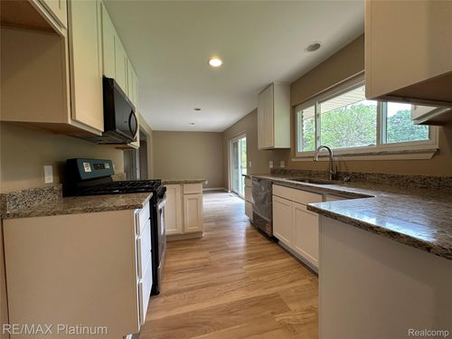 1011 Willow Ln, Howell, MI, 48843-8535 | Card Image