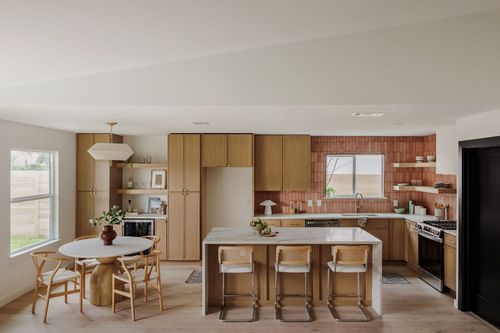 2009 Lear Ln, Austin, TX, 78745-6042 | Card Image