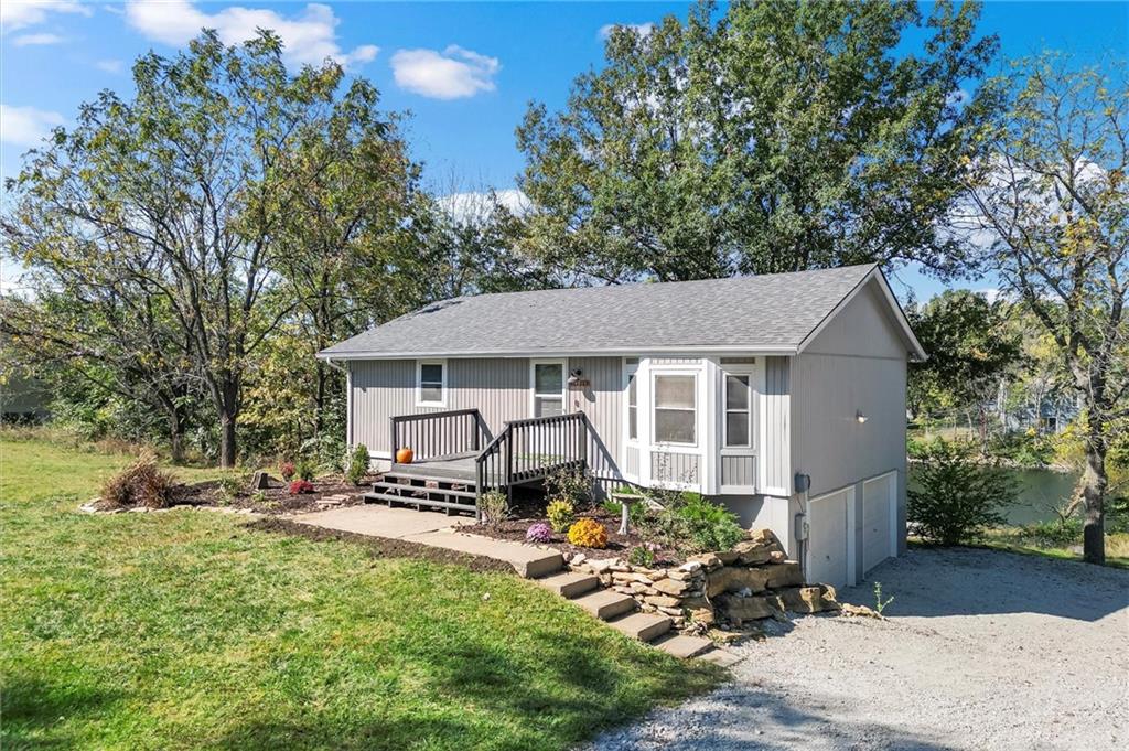 Midway Dr, Excelsior Springs, MO 64024