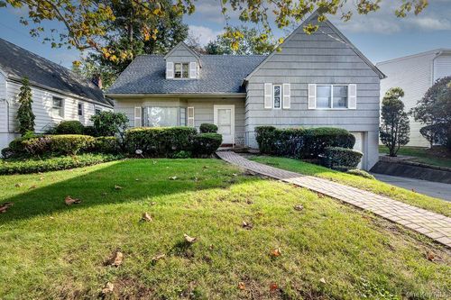 568 Donald Ln, Woodmere, NY, 11598-1517 | Card Image