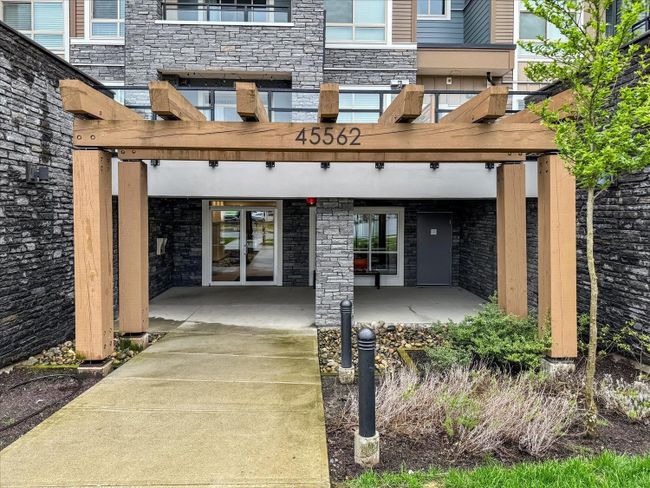 204 - 45562 Airport Road, Condo with 2 bedrooms, 2 bathrooms and 1 parking in Chilliwack BC | Image 4
