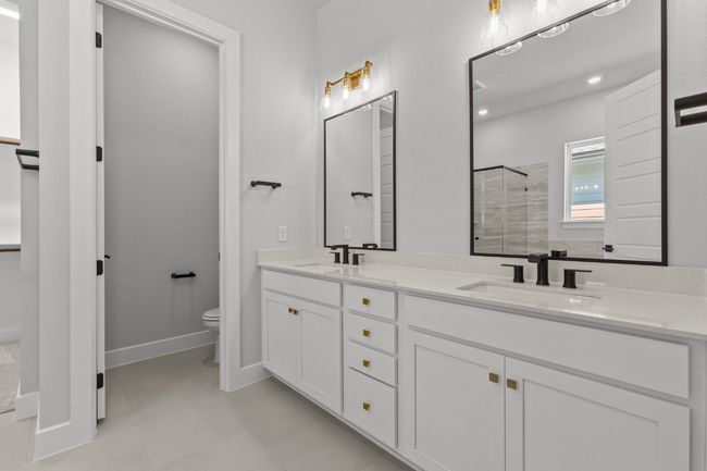 Owner's Bathroom | Image 15
