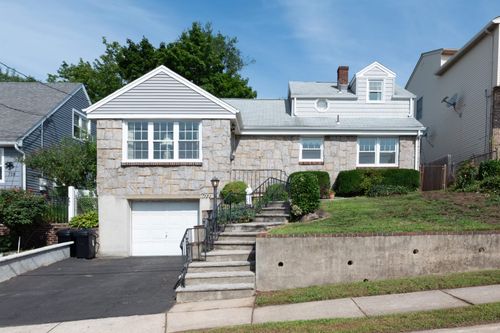 722 7th St, Carlstadt, NJ, 07072-1717 | Card Image