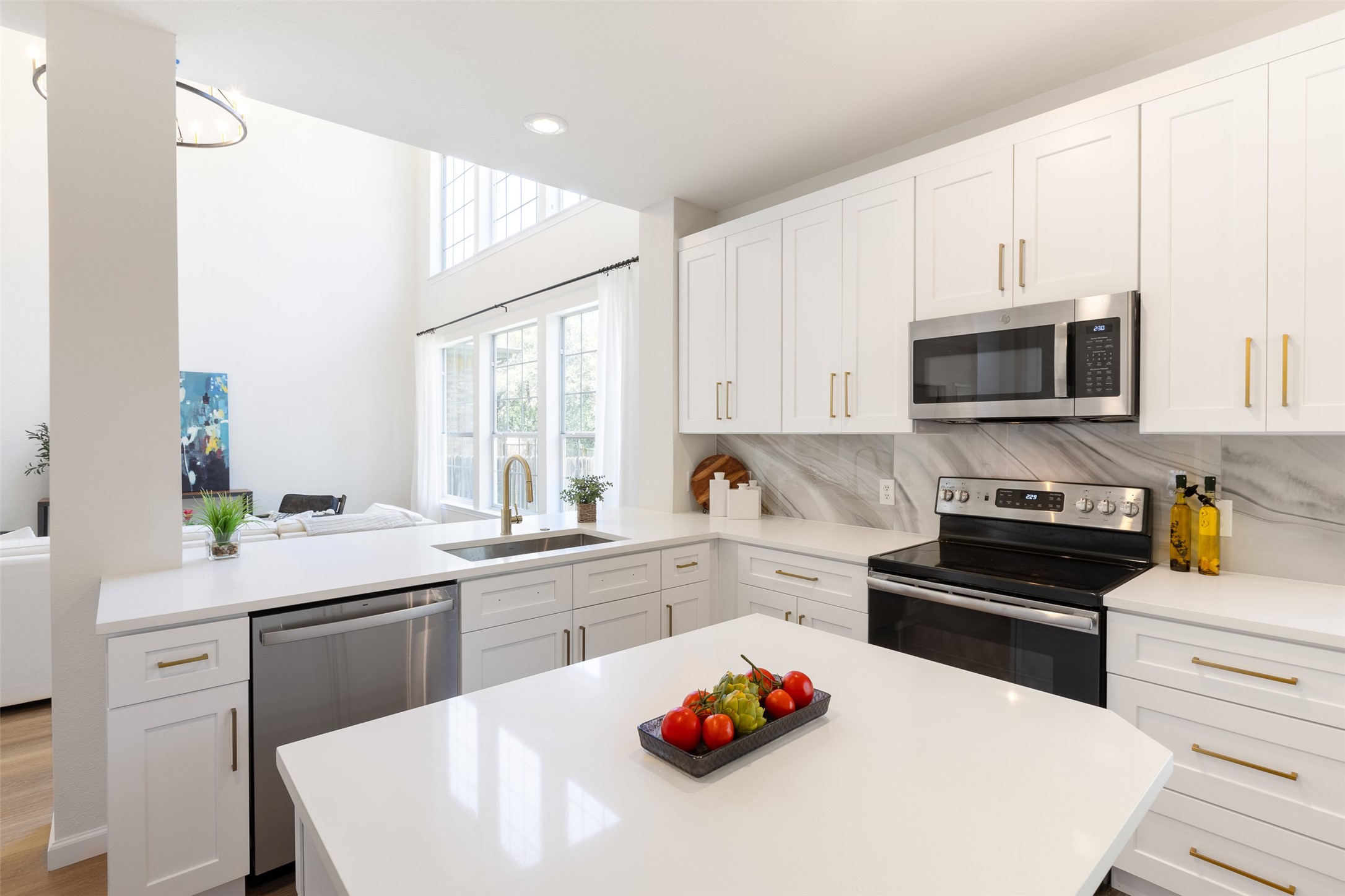 Gaur Dr, Austin, TX 78749
