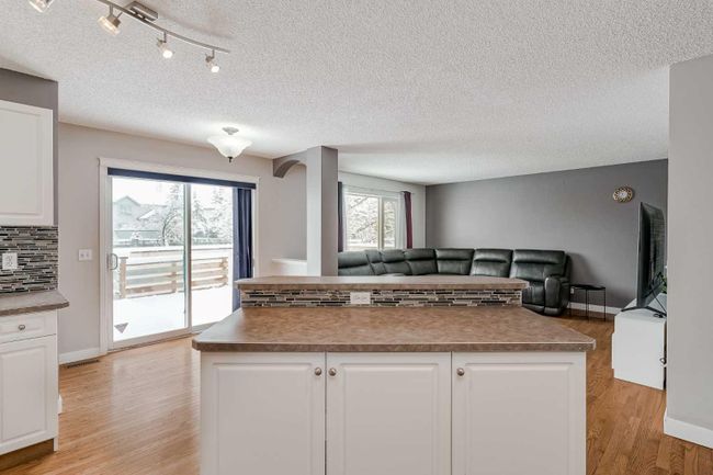 71 Wentworth Circle Sw, Home with 4 bedrooms, 3 bathrooms and 4 parking in Calgary AB | Image 5