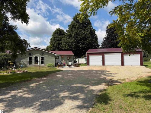 7542 3rd St, Thompsonville, MI, 49683-9361 | Card Image