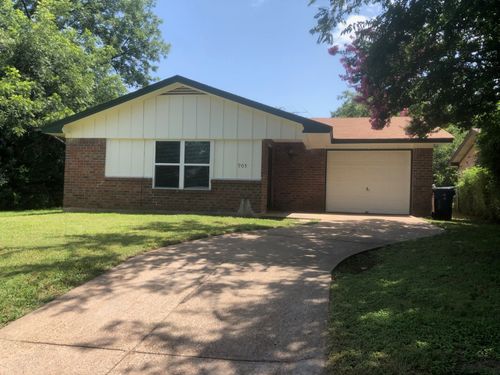 905 W Bridge St, Granbury, TX, 76048-2017 | Card Image