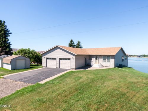 29 N Rice Lake Rd, Douglas, ND, 58735-9500 | Card Image