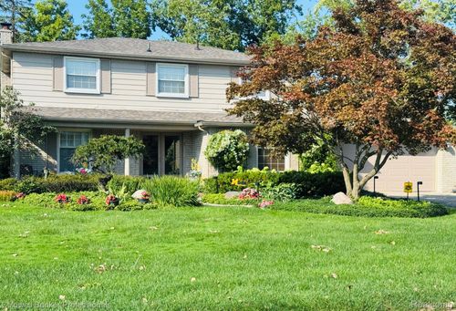 31925 Olde Franklin Dr, Farmington Hills, MI, 48334-1731 | Card Image