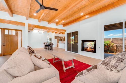 439 Calle Bonita, Santa Fe, NM, 87505-4808 | Card Image