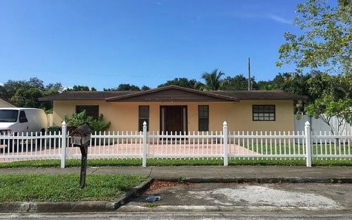 775 W 74th Pl, Hialeah, FL, 33014-4834 | Card Image