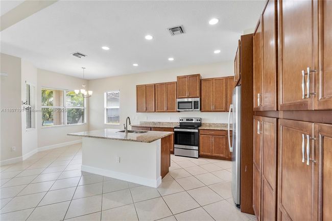 15917 - 15917 Rain Lilly Way, House other with 3 bedrooms, 2 bathrooms and null parking in Westlake FL | Image 5