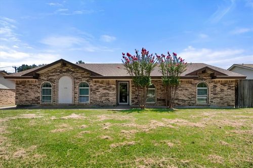 2001 San Jacinto Dr, Arlington, TX, 76012-1753 | Card Image