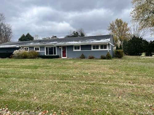 7431 N Briarcliff Knoll Dr, West Bloomfield, MI, 48322-4053 | Card Image