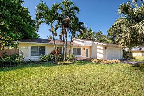 8480 Sw 180th St, Palmetto Bay, FL, 33157-6040 | Card Image