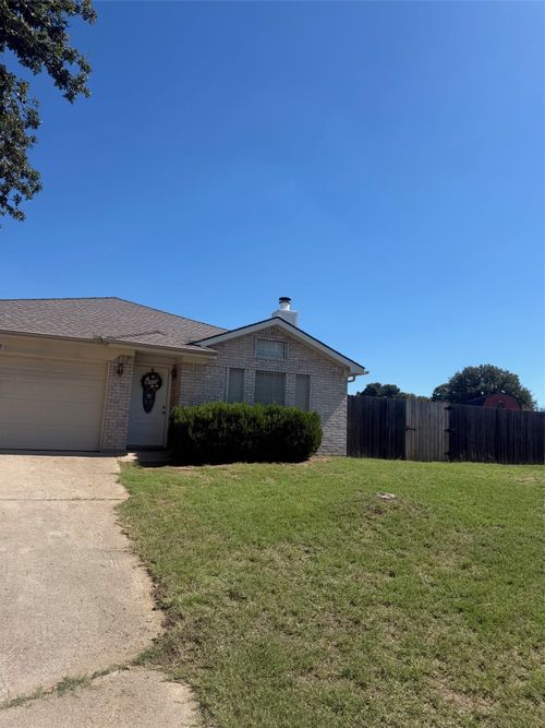 202 Lancelot Dr, Weatherford, TX, 76086-5936 | Card Image