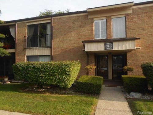 18447 University Park Dr, Livonia, MI, 48152-2629 | Card Image
