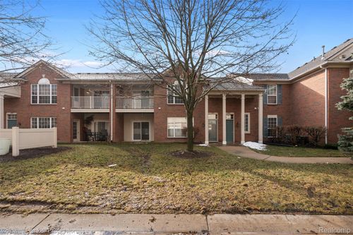 243-21105 Chesapeake Cir, Walled Lake, MI, 48390-5915 | Card Image
