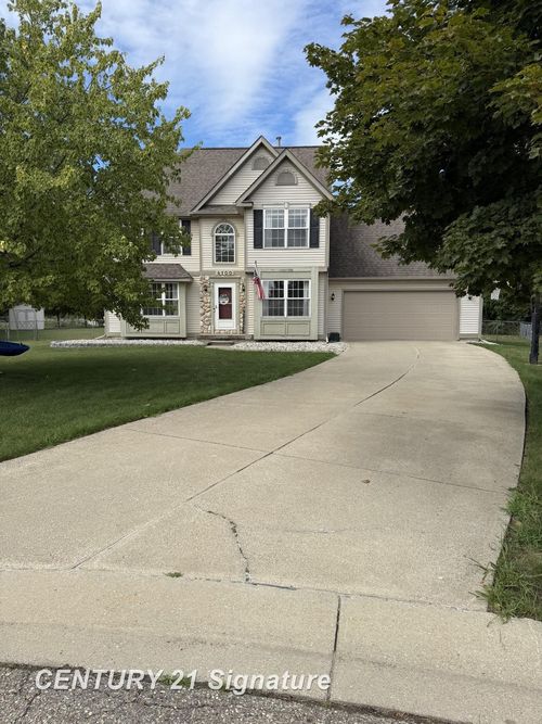 4100 Big Rock Ct, Grand Blanc, MI, 48439-7994 | Card Image