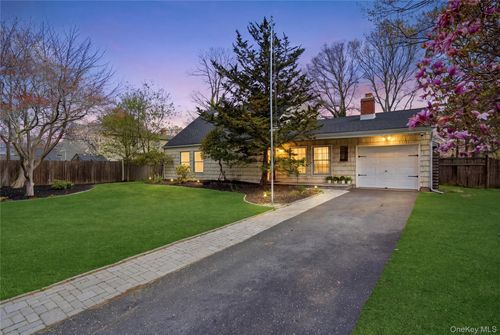1055 Sipp Ave, Medford, NY, 11763-4049 | Card Image