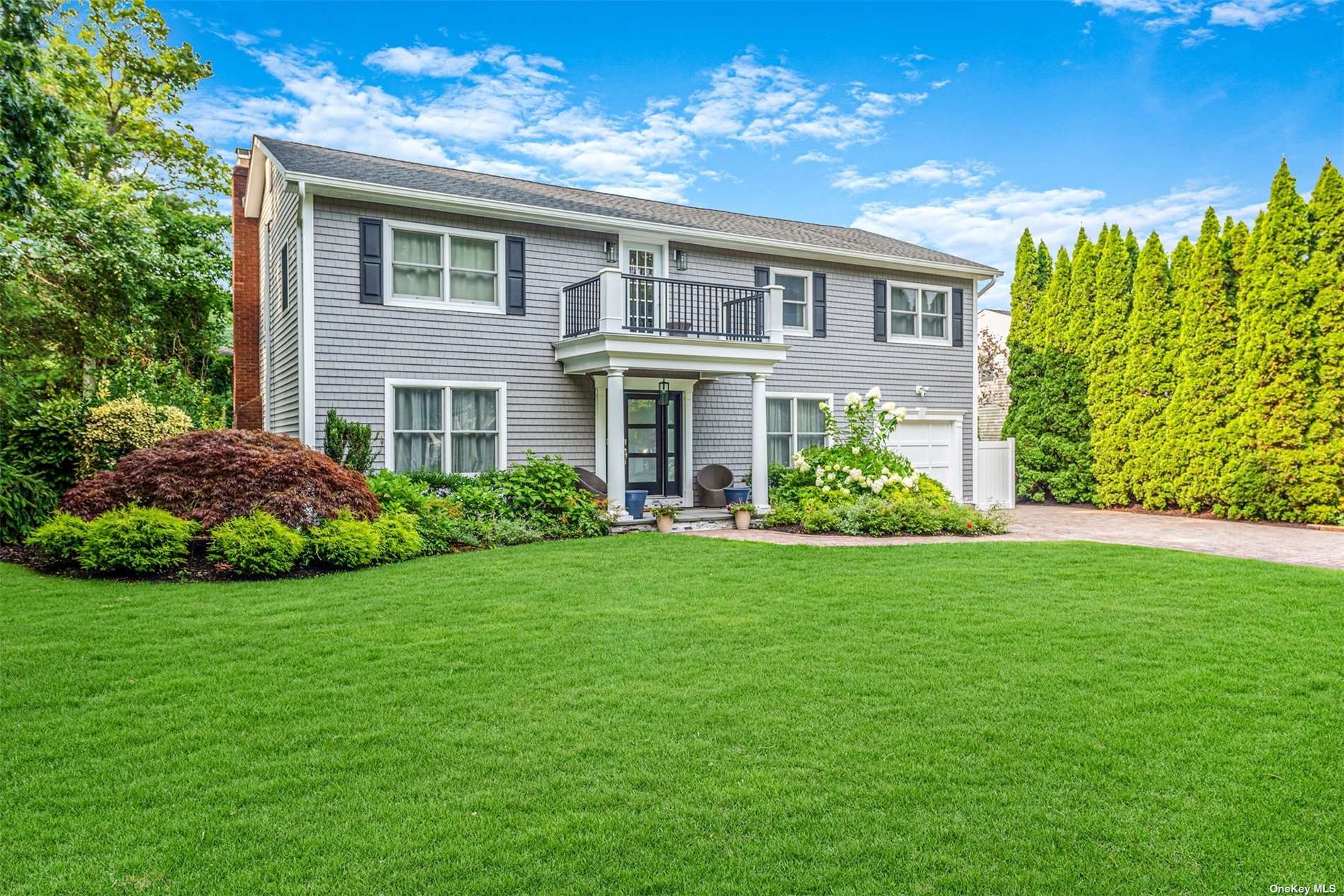 Middlesex Ave, Oakdale, NY 11769