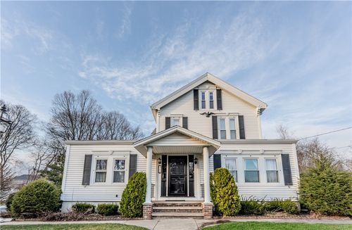 40 School St, North Smithfield, RI, 02896-7922 | Card Image