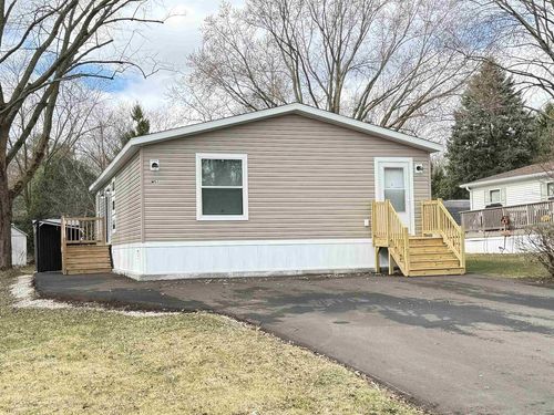 lot-m57-N65W22201 Saint James Dr, Sussex, WI, 53089-2973 | Card Image