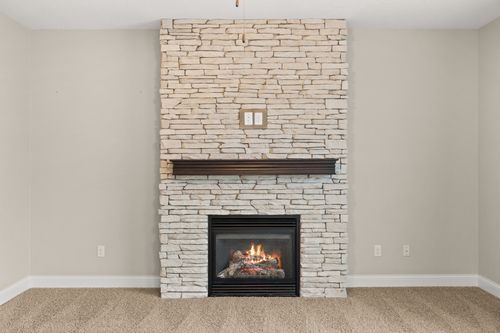 608 Ne 45th Ct, Ankeny, IA, 50021-6824 | Card Image