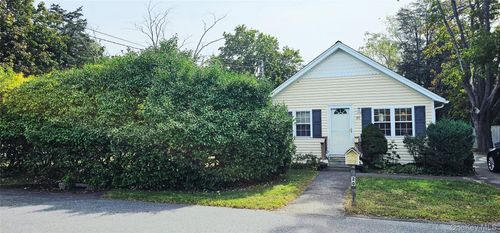 20 Miller Ave, East Moriches, NY, 11940-1149 | Card Image