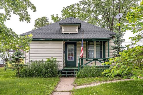 1013 Fillmore St, Black River Falls, WI, 54615-1528 | Card Image