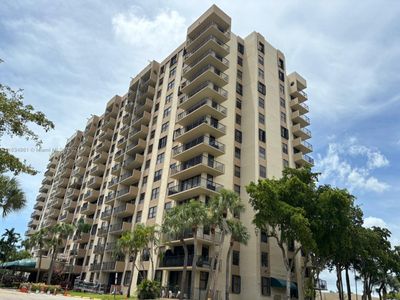 A709 - 1470 Ne 123 St, Condo with 2 bedrooms, 2 bathrooms and null parking in North Miami FL | Image 1