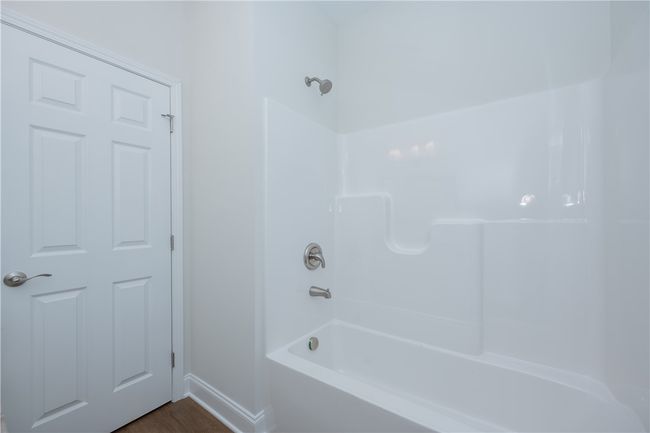Secondary Bath | Image 35