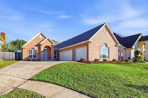 506 Castlerock Cir, Grand Prairie, TX, 75052-3454 | Card Image