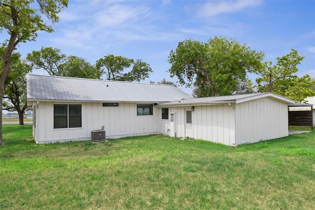5530 Us Highway 90 A W, House other with 4 bedrooms, 2 bathrooms and 2 parking in Shiner TX | Image 40