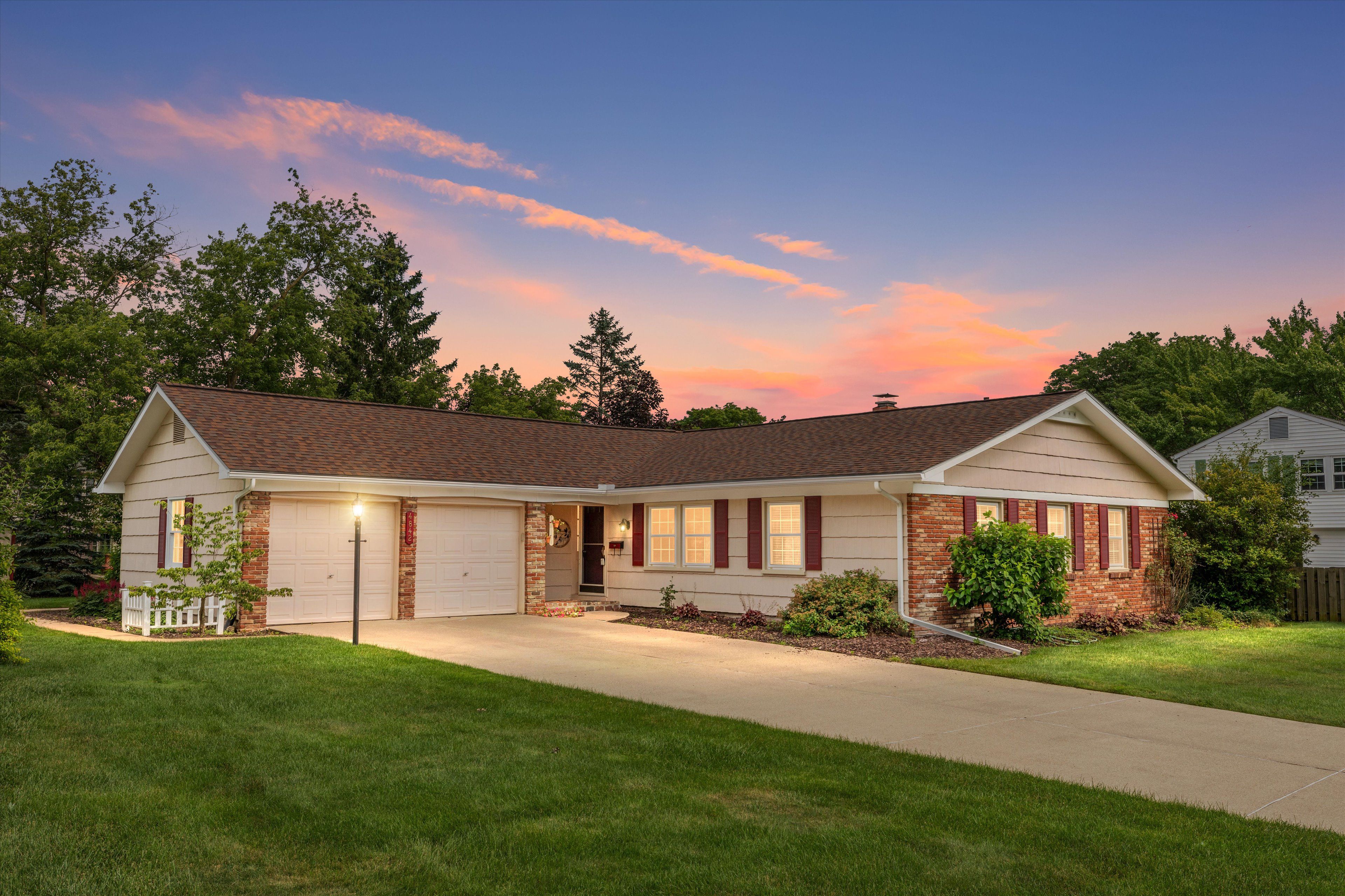 Danbury Dr, Troy, MI 48085