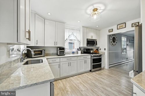 204 Bayside Dr, DUNDALK, MD, 21222-4916 | Card Image