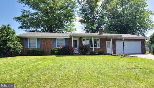 720 S Cocalico Rd, DENVER, PA, 17517-9468 | Card Image