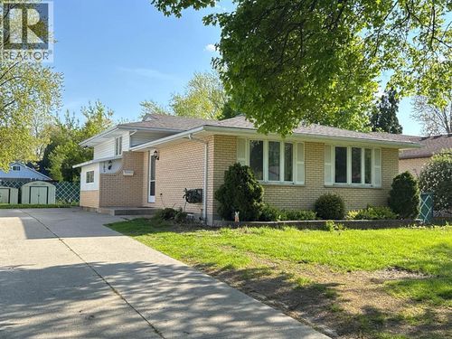 785 Ross Ave, Sarnia, ON, N7T7R1 | Card Image