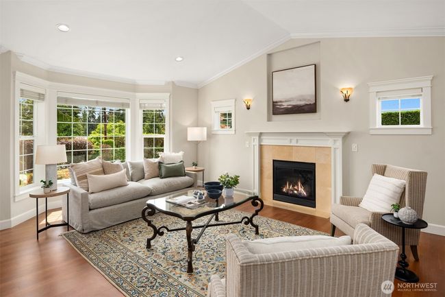 Another look at the formal living room | Image 5