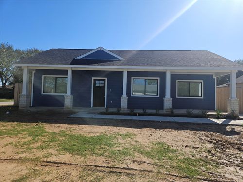 300 2nd St, Eagle Lake, TX, 77434-2540 | Card Image