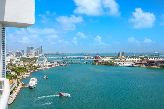APT-2611 - 888 Brickell Key Dr, Condo with 2 bedrooms, 3 bathrooms and null parking in Miami FL | Image 29