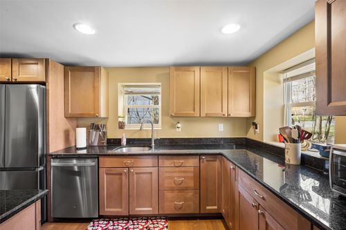 460 Vineyard Ave, Highland, NY, 12528-2320 | Card Image