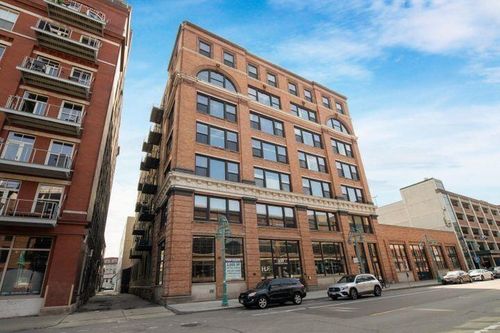 239 E Chicago St, MILWAUKEE, WI, 53202-5924 | Card Image