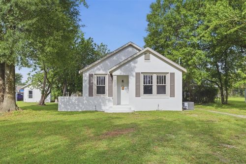 2202 Stanton St, Lake Charles, LA, 70601-7214 | Card Image