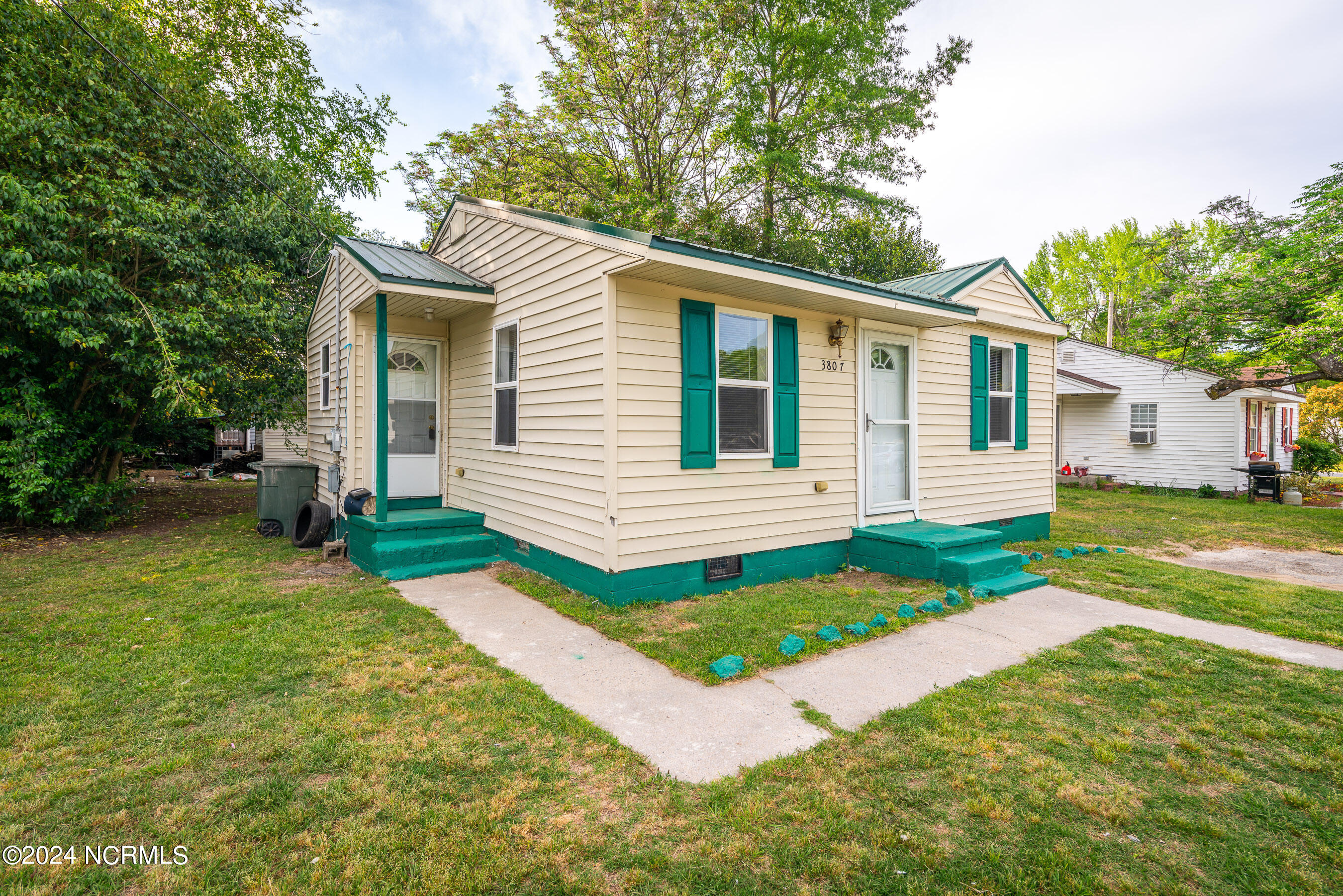 Azalea St, Greenville, NC 27834